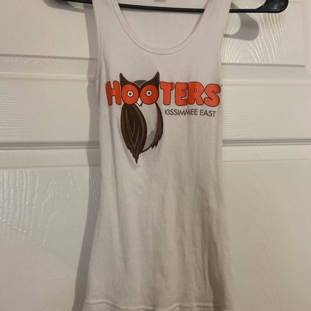 Hooters tank top